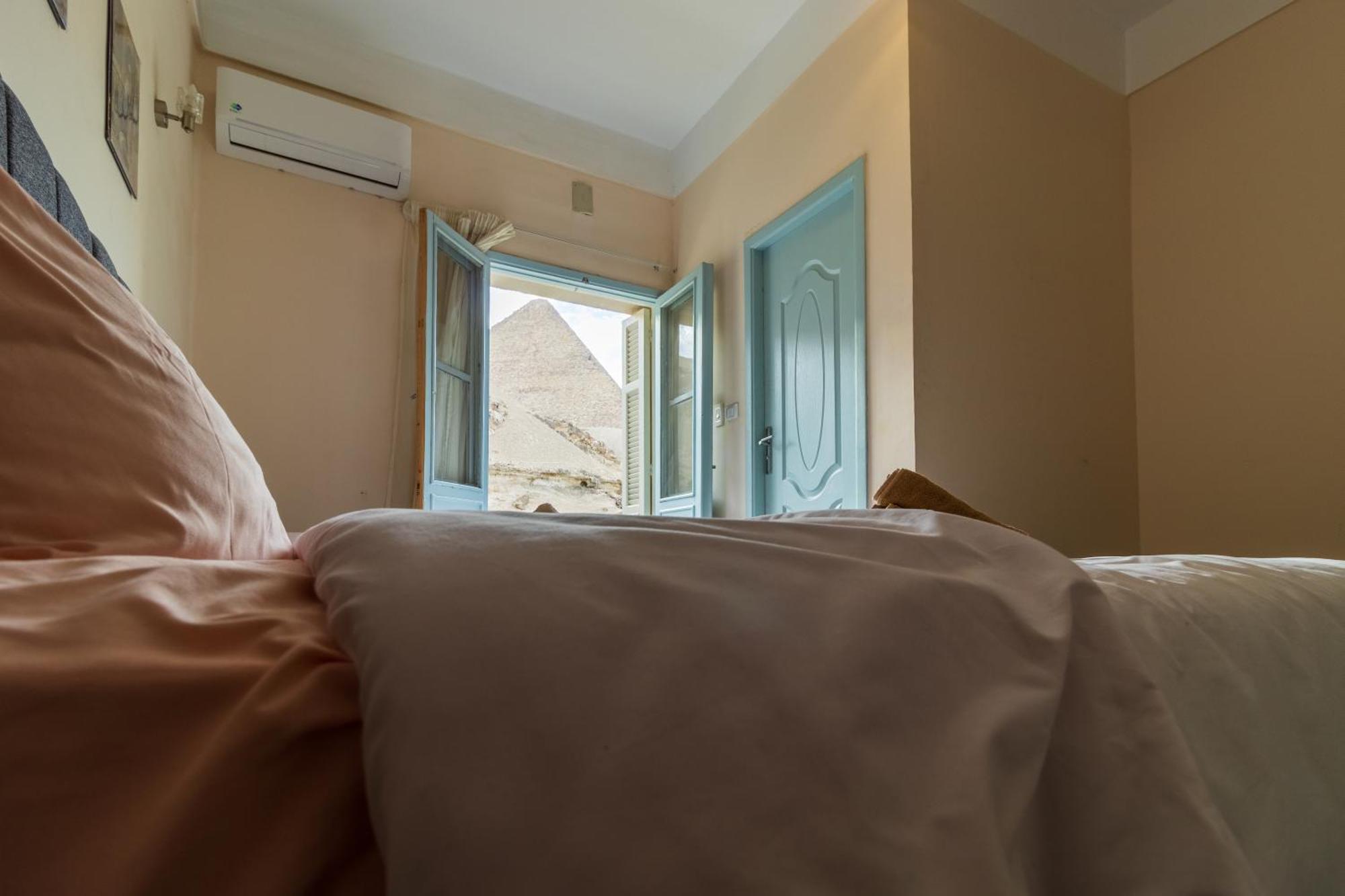 The Grand Pyramids View Hotel Kafrat al Jabal Bilik gambar
