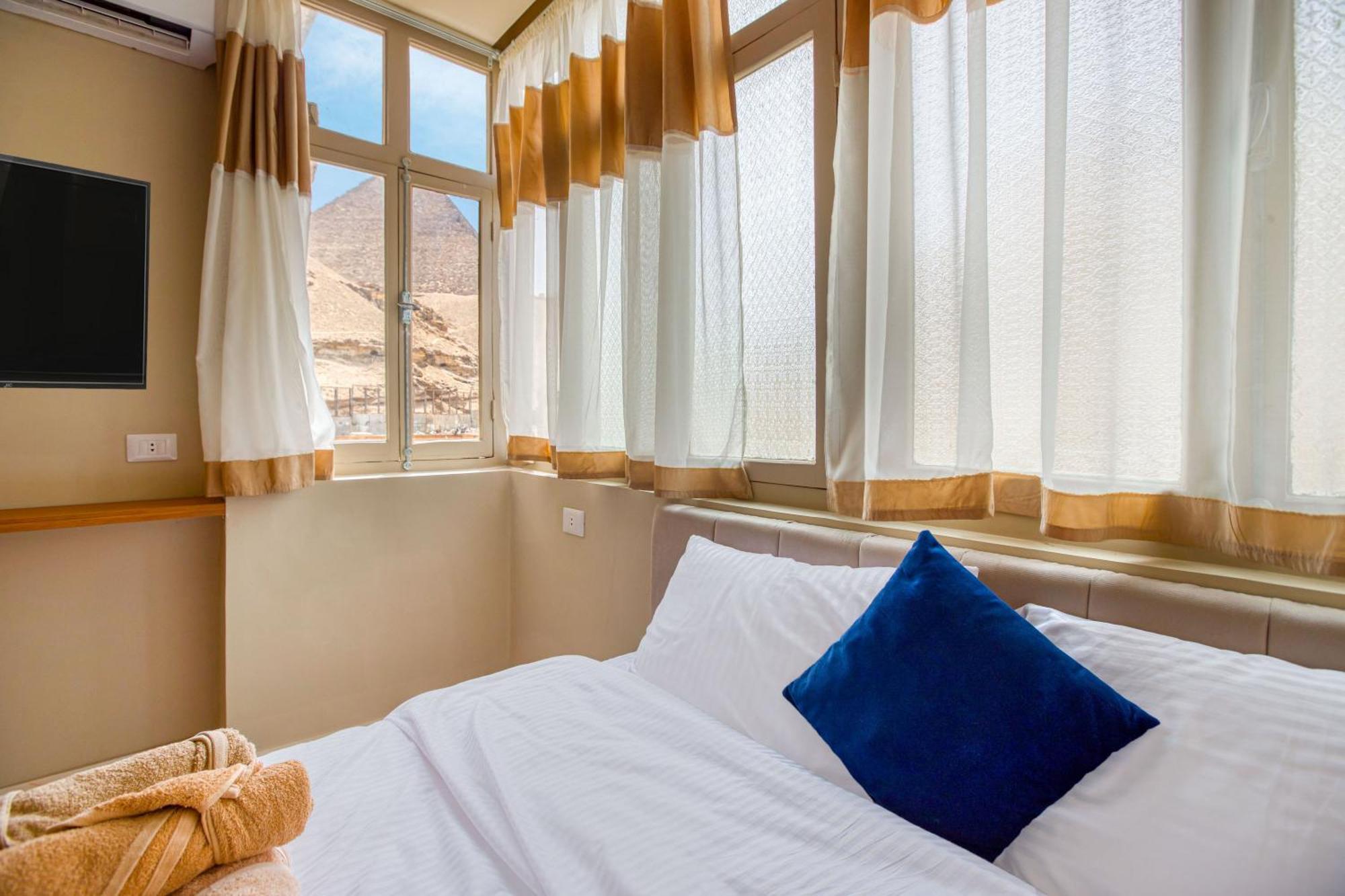The Grand Pyramids View Hotel Kafrat al Jabal Bilik gambar