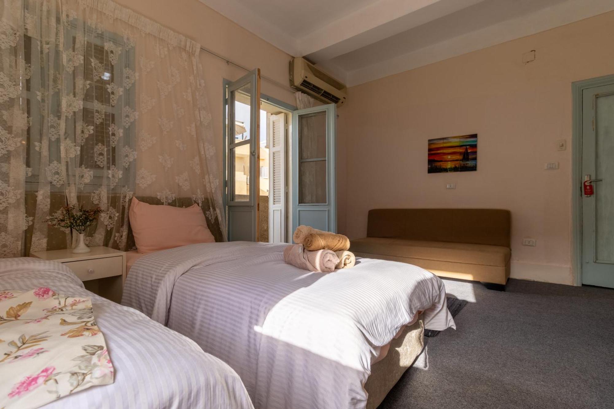 The Grand Pyramids View Hotel Kafrat al Jabal Bilik gambar