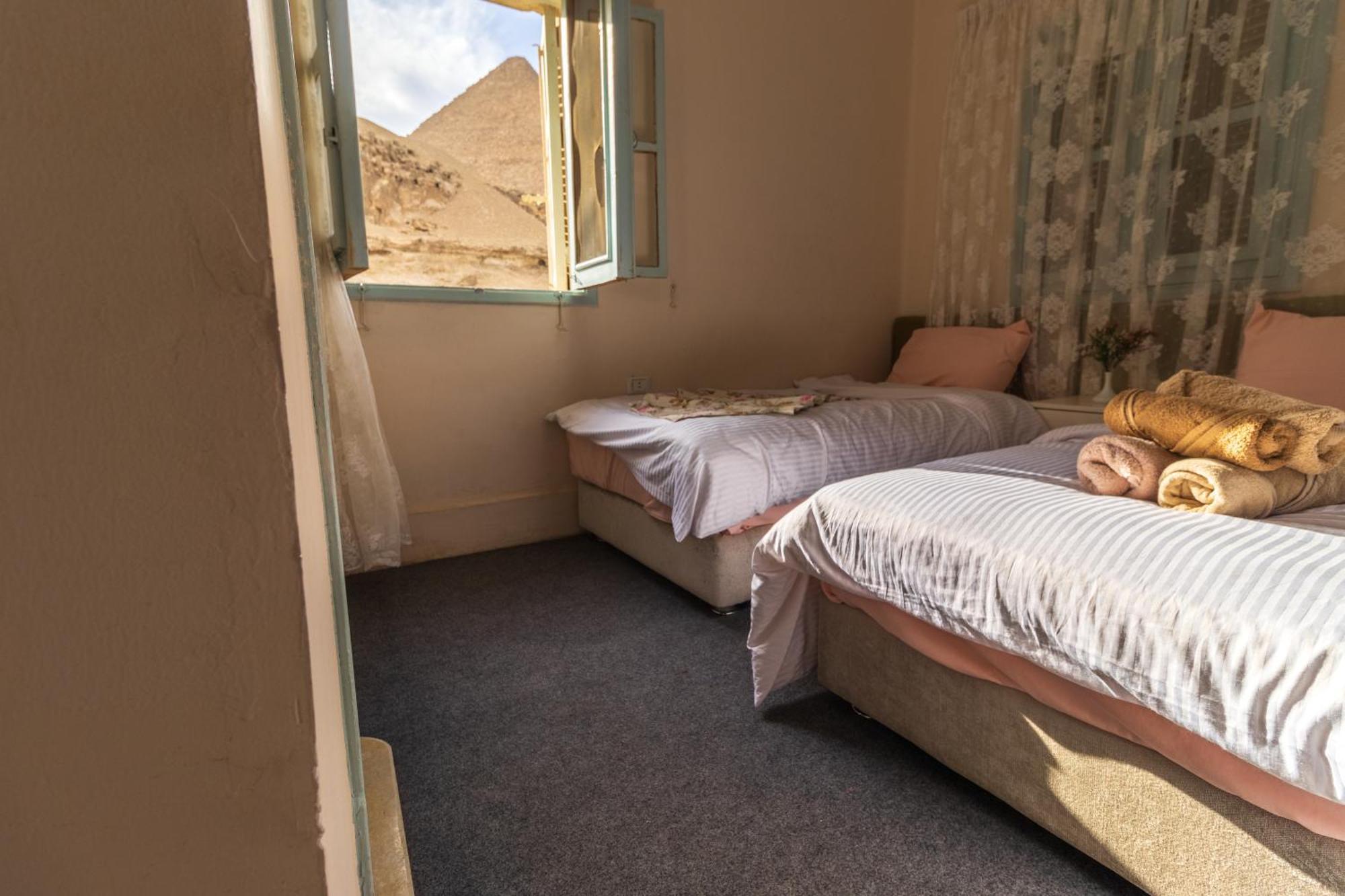The Grand Pyramids View Hotel Kafrat al Jabal Bilik gambar