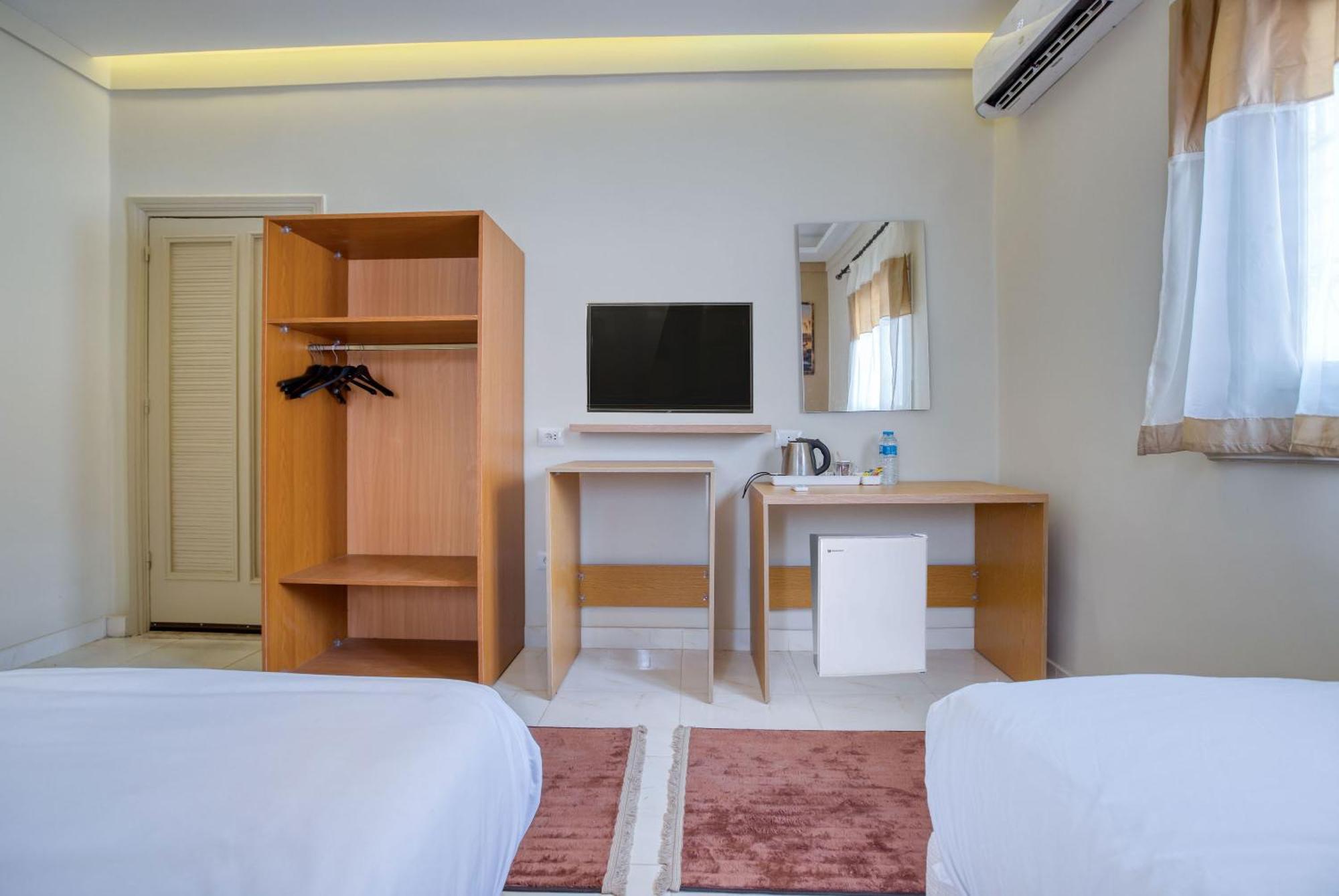 The Grand Pyramids View Hotel Kafrat al Jabal Bilik gambar