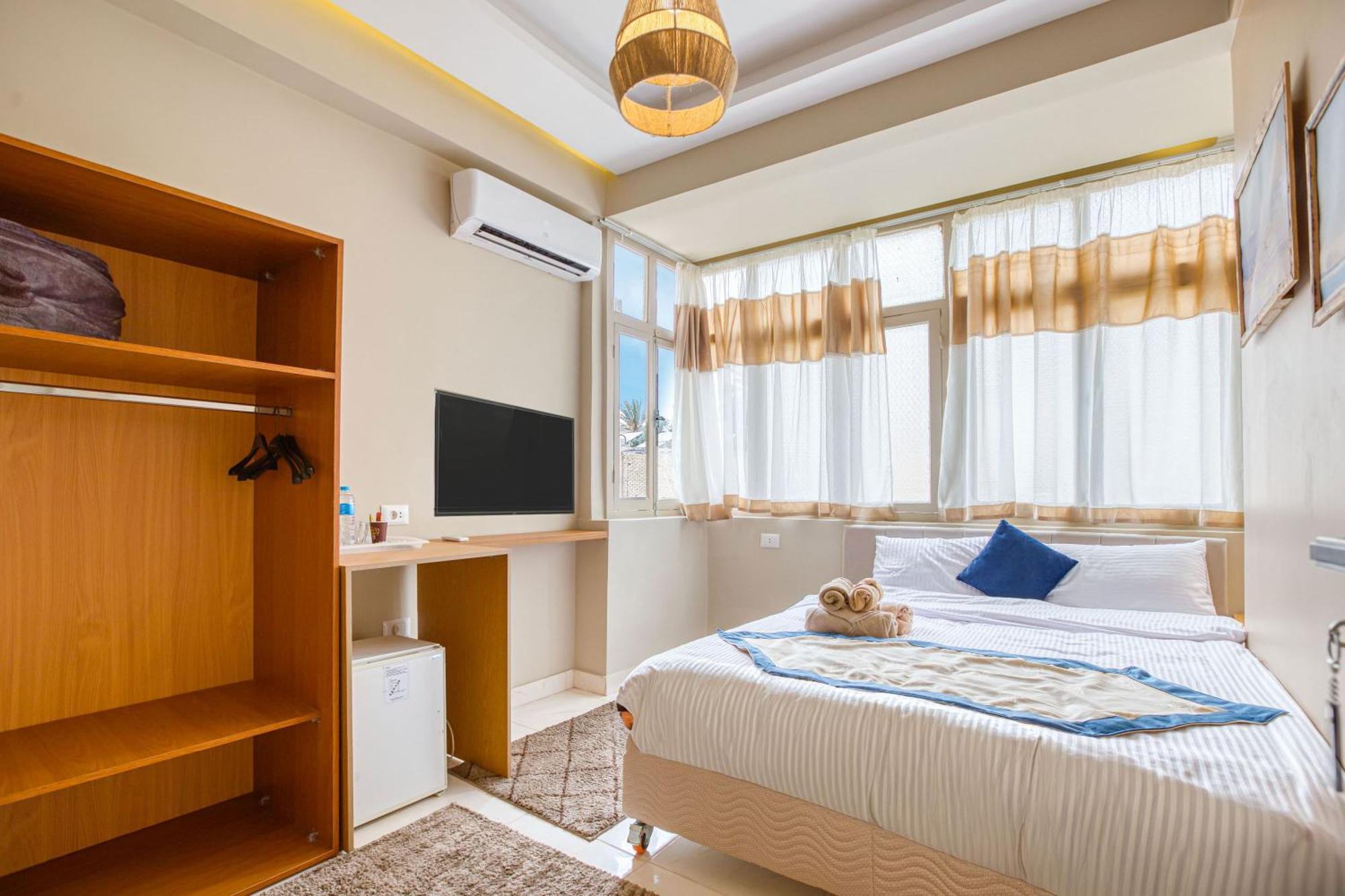 The Grand Pyramids View Hotel Kafrat al Jabal Bilik gambar