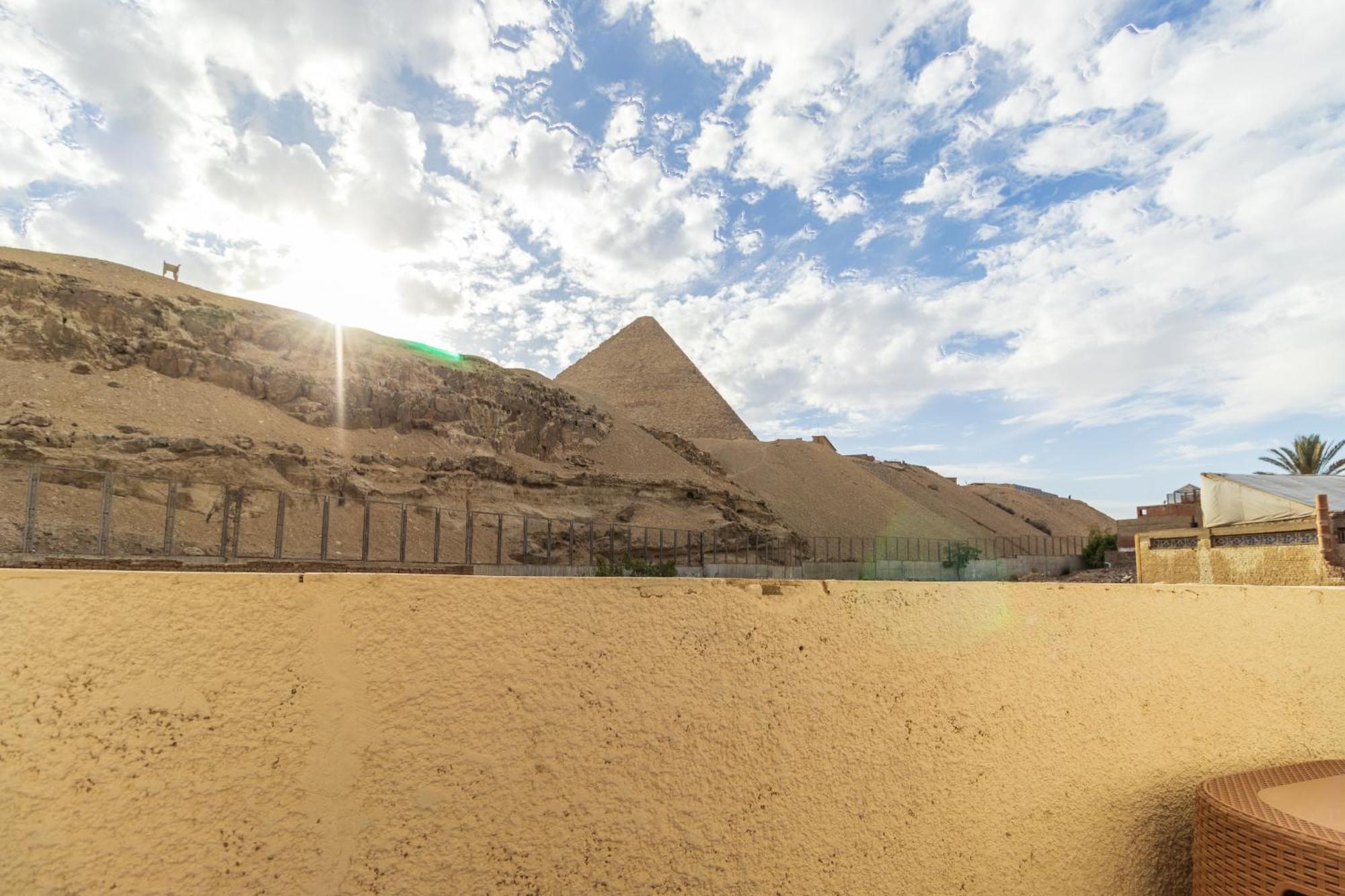 The Grand Pyramids View Hotel Kafrat al Jabal Bilik gambar