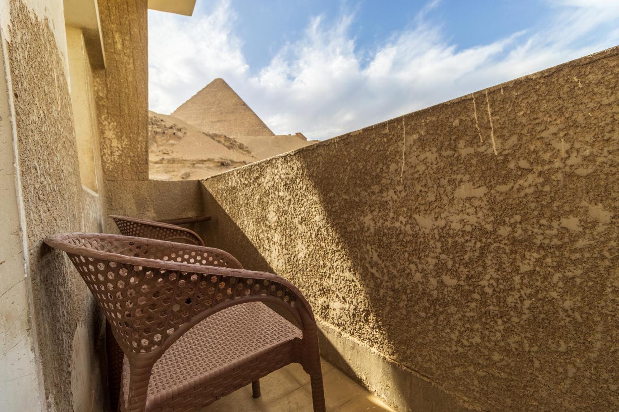 The Grand Pyramids View Hotel Kafrat al Jabal Bilik gambar