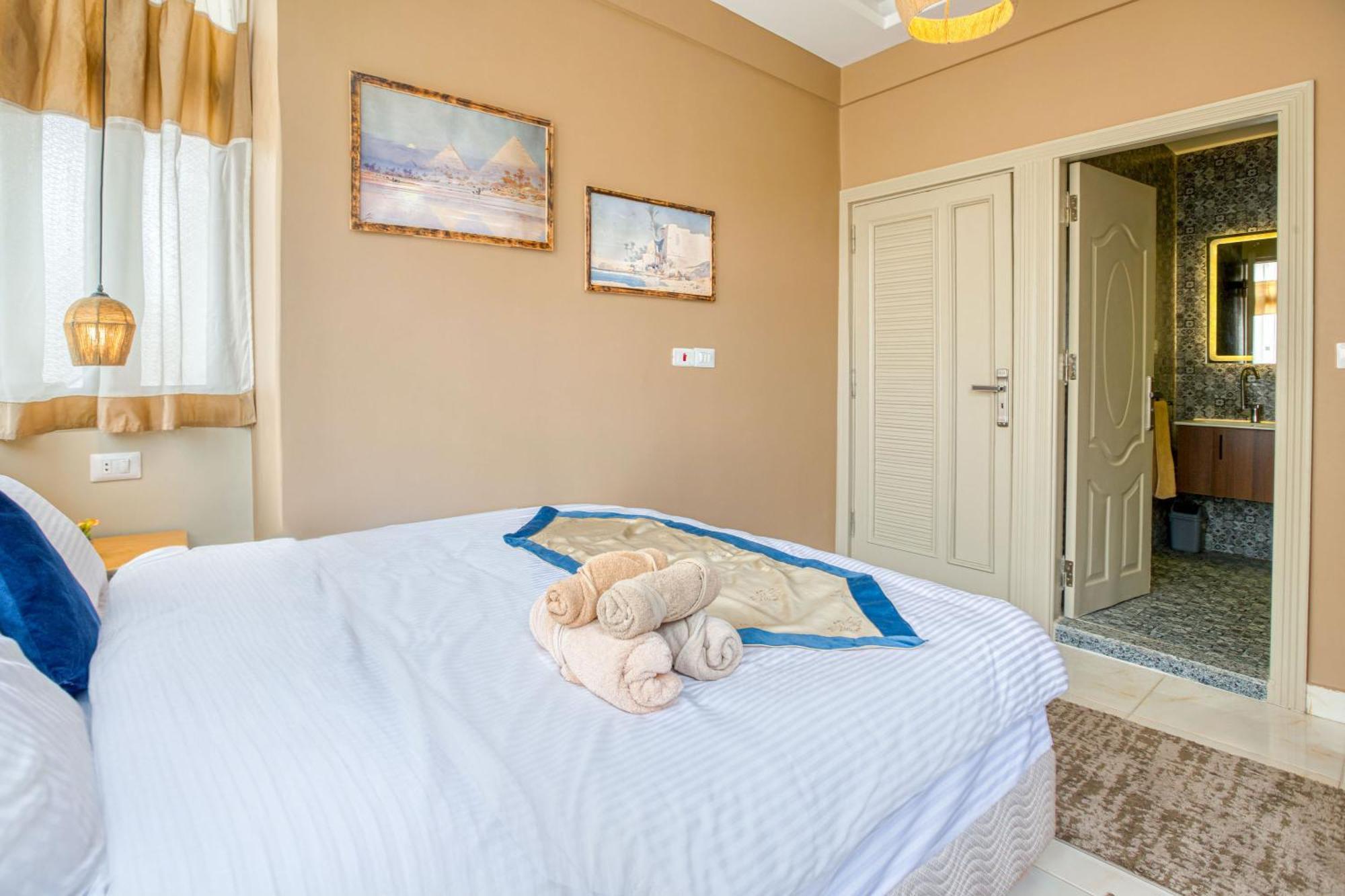 The Grand Pyramids View Hotel Kafrat al Jabal Bilik gambar